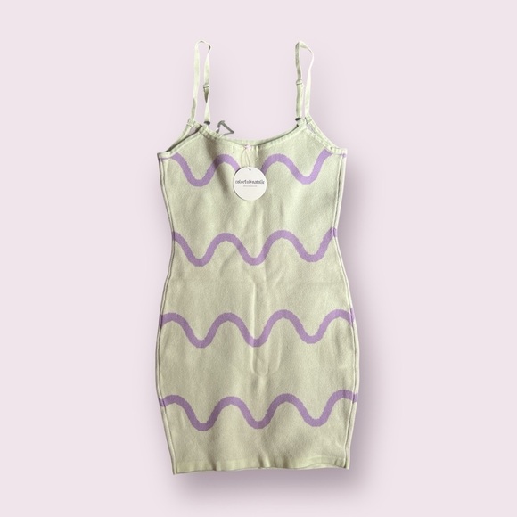 NWT Colorful Natalie Green and Purple Wavy Bodycon Dress - Picture 2 of 3